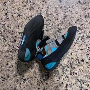 Scarpa Women's Rock Climbing Shoes (Size 7/7.5)